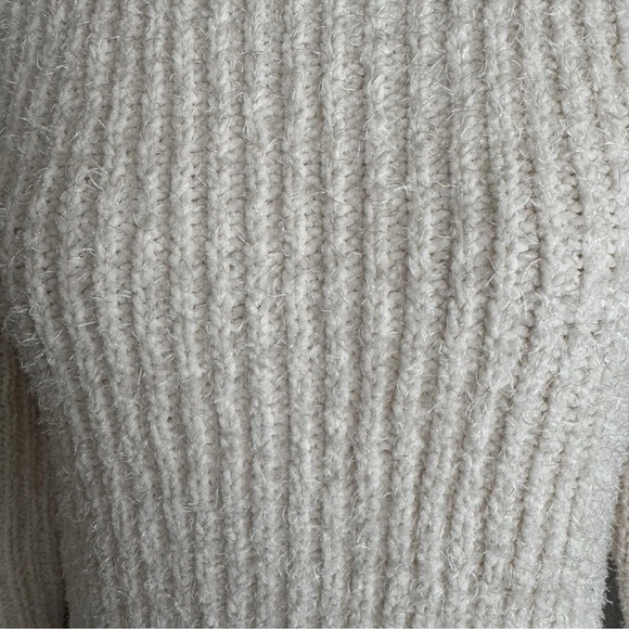Ivy + Main Cream Fuzzy Ribbed Knit Sweater Size L Pullover Crew neck Minimalist - Picture 4 of 6
